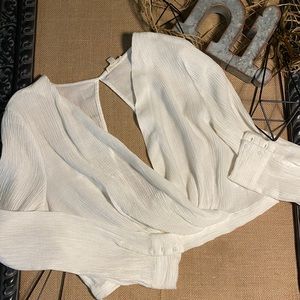 NWOT Silence + Noise White Crop Top Size L